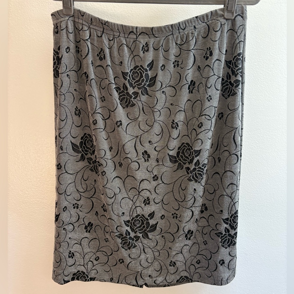 Top This Gray With Black Floral Stretch Mini Skirt 2X
